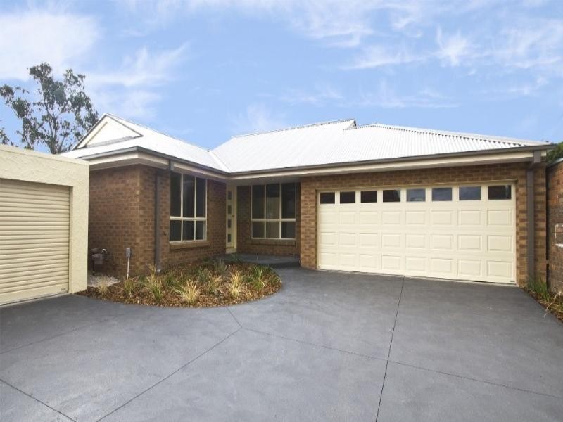 2/42 Wattle Drive, Watsonia VIC 3087