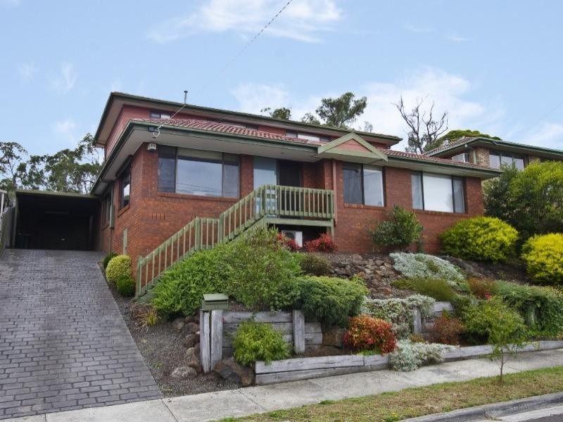 11 Wanbanna Avenue, Greensborough VIC 3088