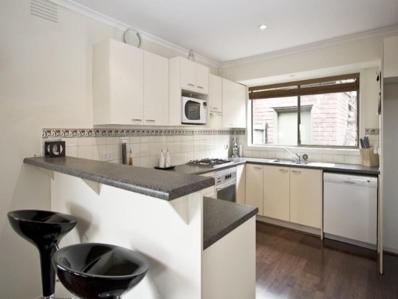 11 Wanbanna Avenue, Greensborough VIC 3088