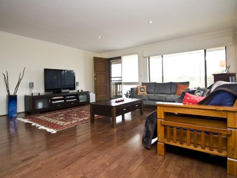 11 Wanbanna Avenue, Greensborough VIC 3088