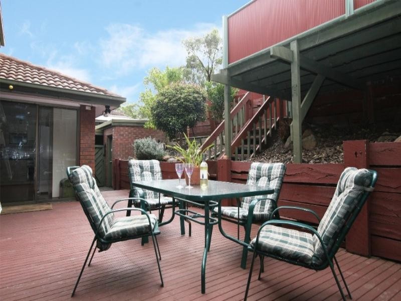 11 Wanbanna Avenue, Greensborough VIC 3088