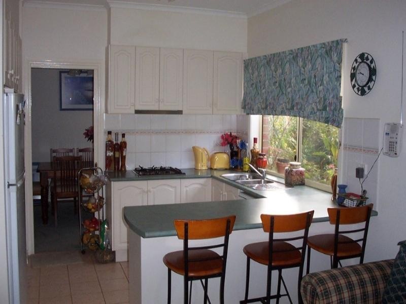 8 Sinclair Crescent, Macleod VIC 3085