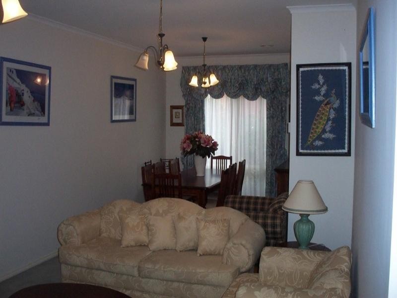 8 Sinclair Crescent, Macleod VIC 3085