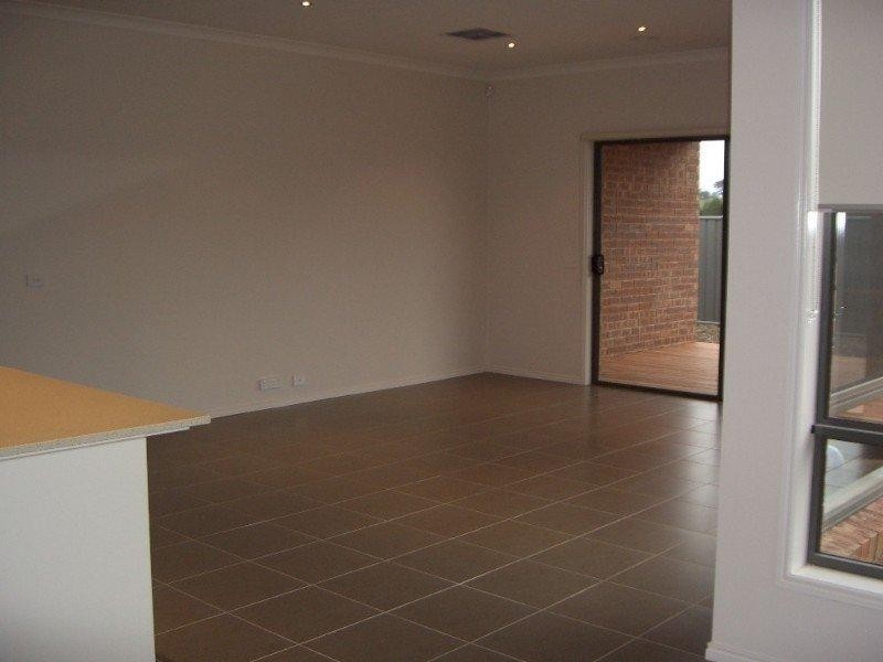 16 Elmore Way, Mernda VIC 3754