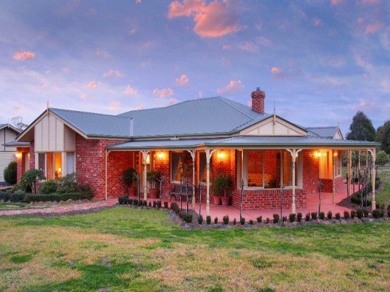 2 Pinehill Way, Doreen VIC 3754