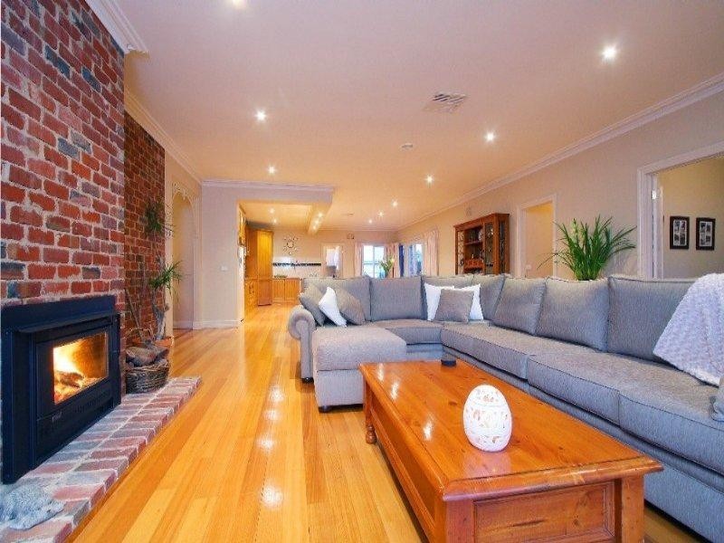 2 Pinehill Way, Doreen VIC 3754