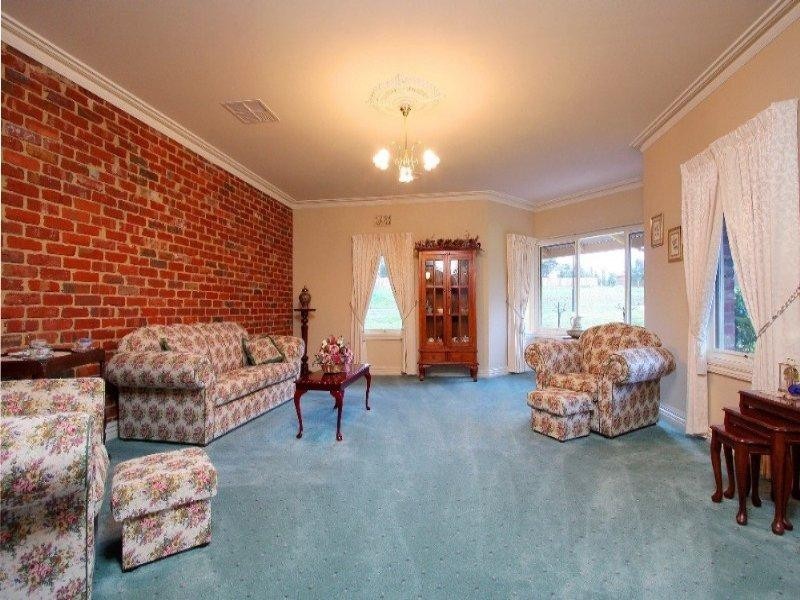 2 Pinehill Way, Doreen VIC 3754