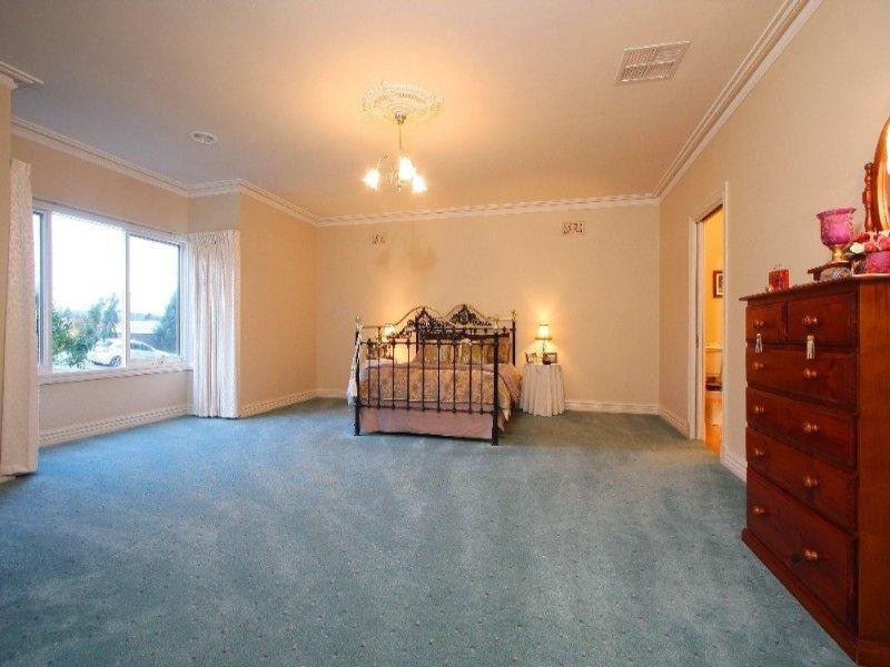 2 Pinehill Way, Doreen VIC 3754