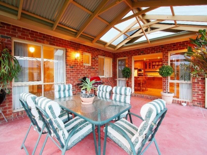 2 Pinehill Way, Doreen VIC 3754