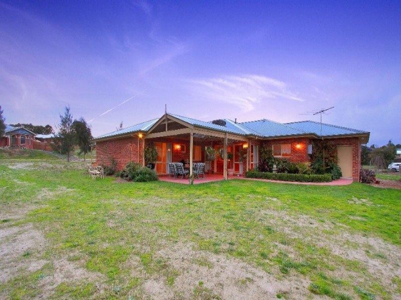 2 Pinehill Way, Doreen VIC 3754