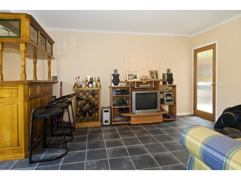 1 Wanda Avenue, Greensborough VIC 3088