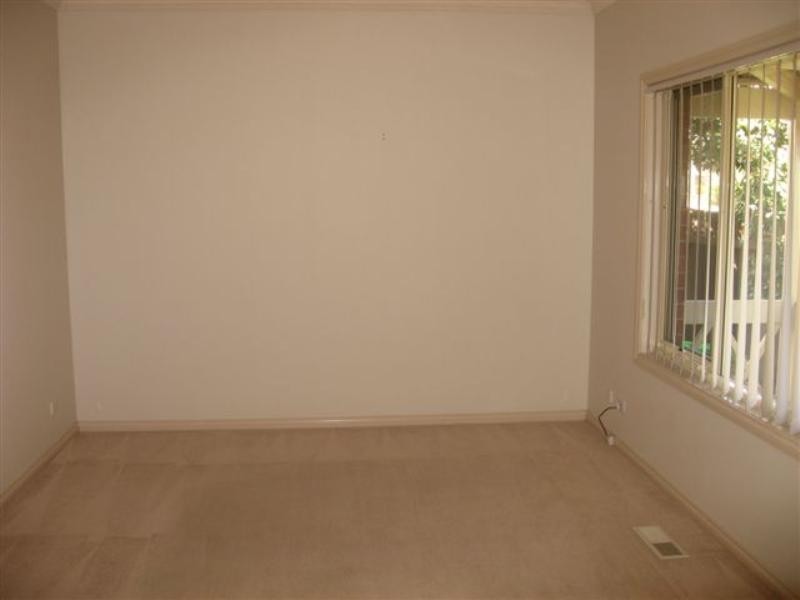 1/24 Wilson Avenue, Montmorency VIC 3094