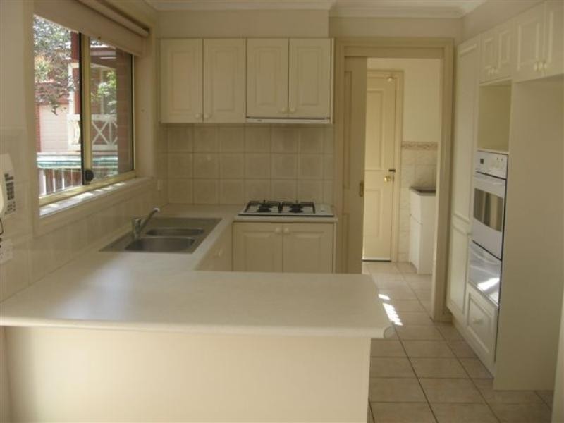 1/24 Wilson Avenue, Montmorency VIC 3094