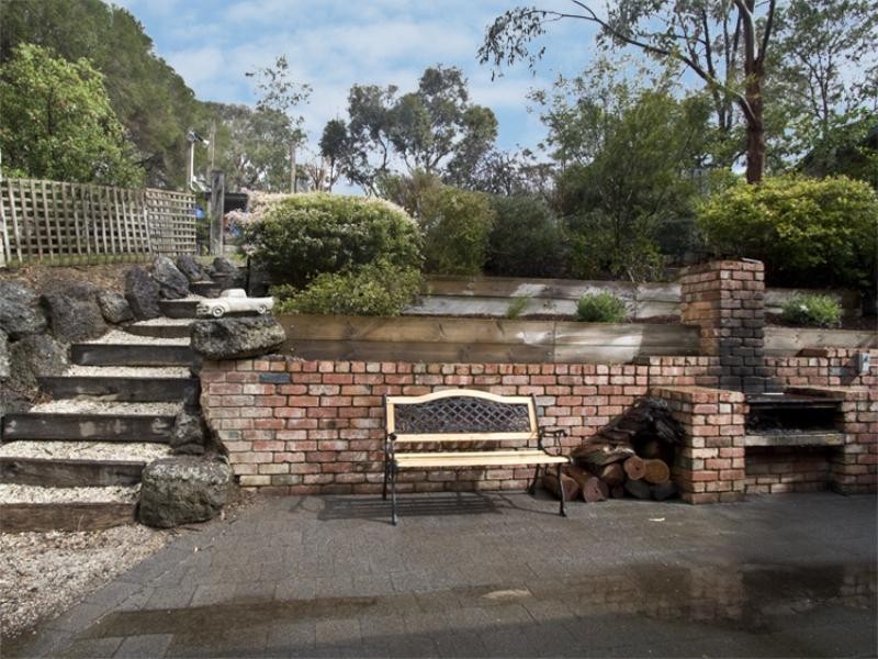 21 Meander Road, Hurstbridge VIC 3099