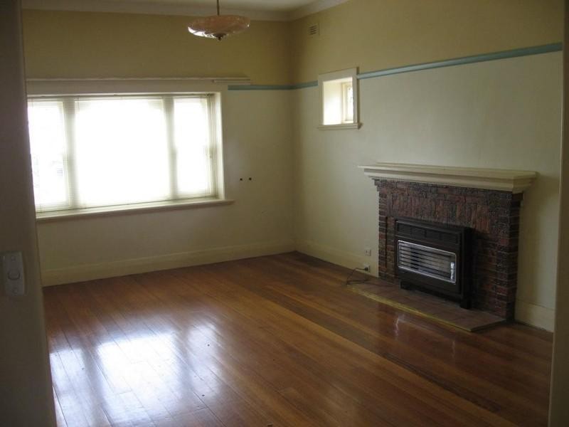 18 St Elmo Road, Ivanhoe VIC 3079