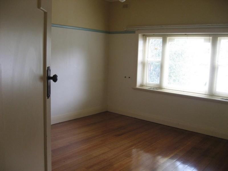 18 St Elmo Road, Ivanhoe VIC 3079