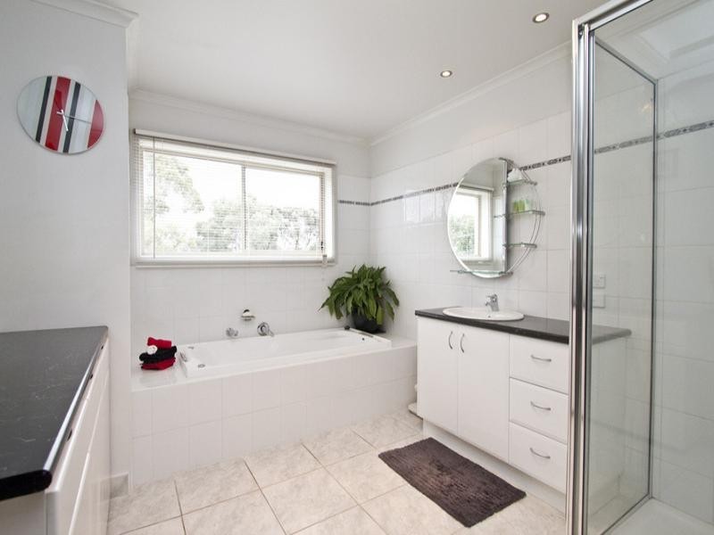 1 St James Court, Watsonia VIC 3087
