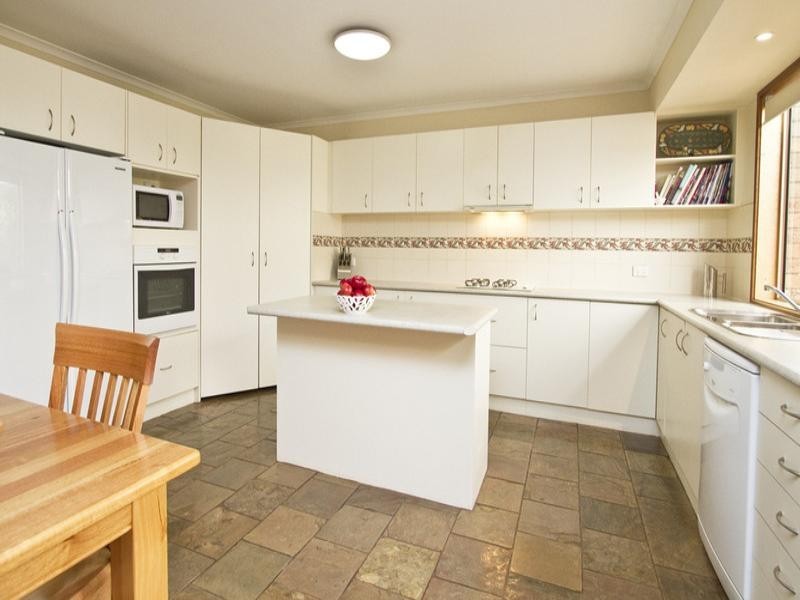 18 Selsdon Court, Greensborough VIC 3088