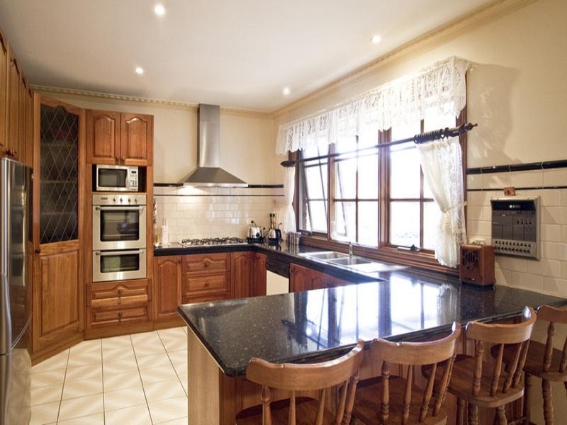 30 Sunrise Drive, Greensborough VIC 3088