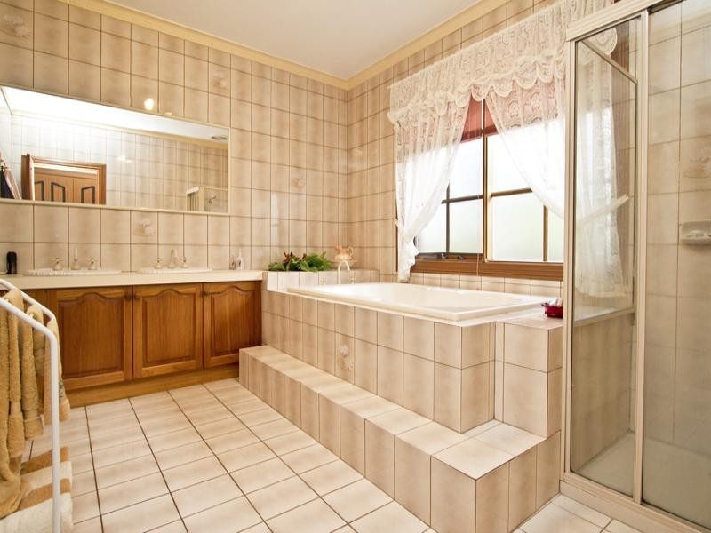 30 Sunrise Drive, Greensborough VIC 3088