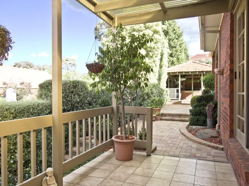 30 Sunrise Drive, Greensborough VIC 3088