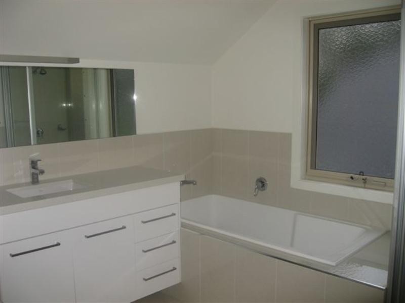 2/71 Plenty Lane, Greensborough VIC 3088