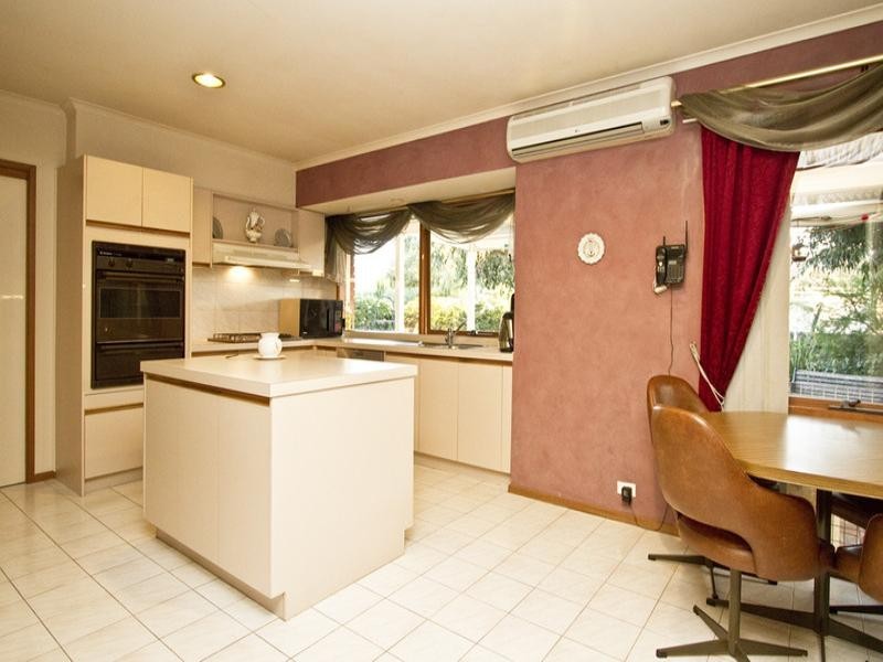 6 John Ryan Drive, South Morang VIC 3752