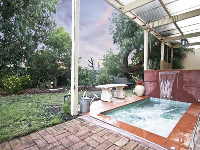 6 John Ryan Drive, South Morang VIC 3752