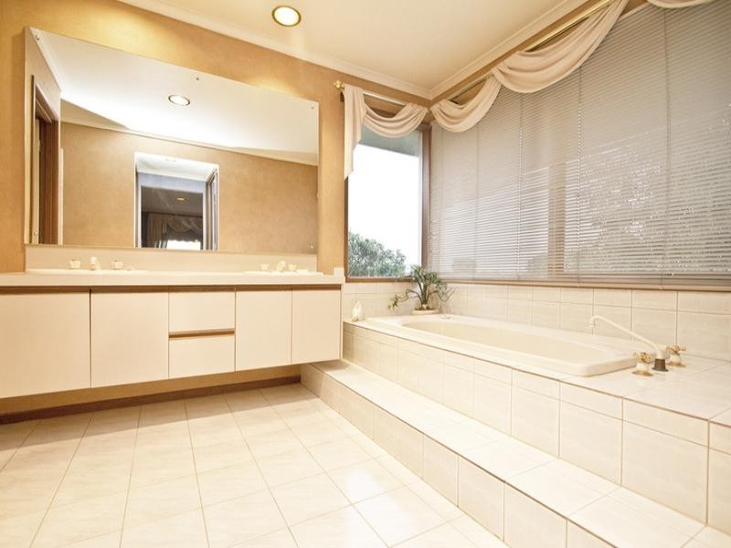 6 John Ryan Drive, South Morang VIC 3752