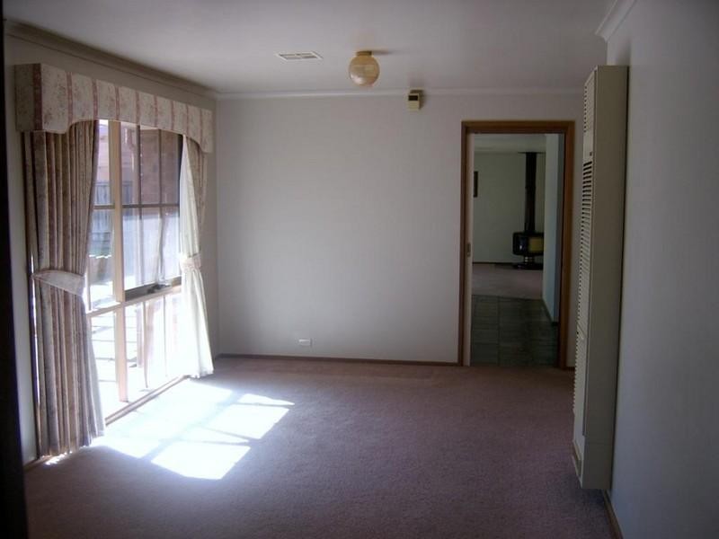 10 Gundry Grove, Watsonia North VIC 3087