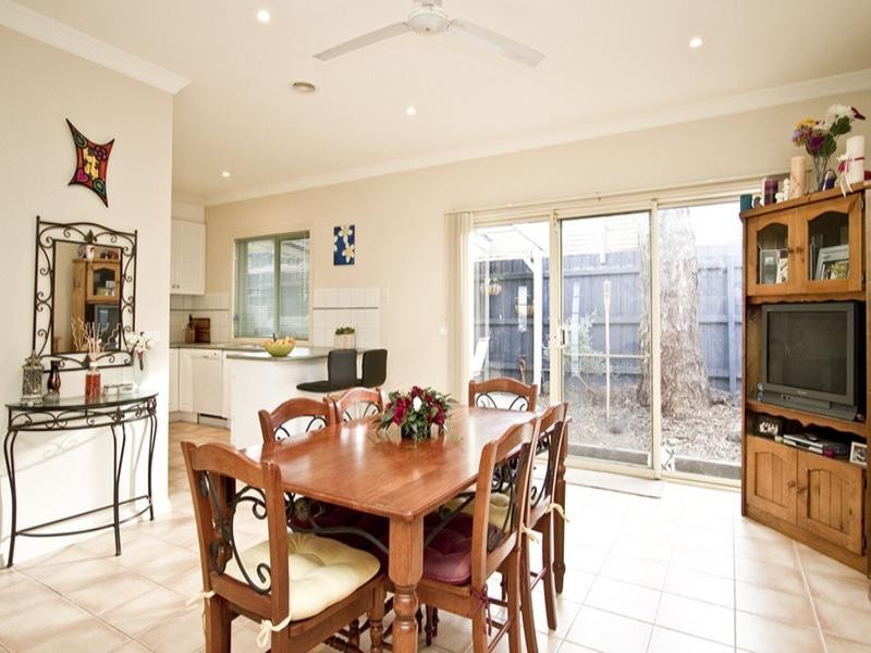 2/4 Lyell Parade, Greensborough VIC 3088