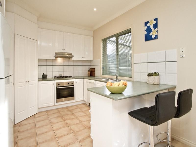 2/4 Lyell Parade, Greensborough VIC 3088