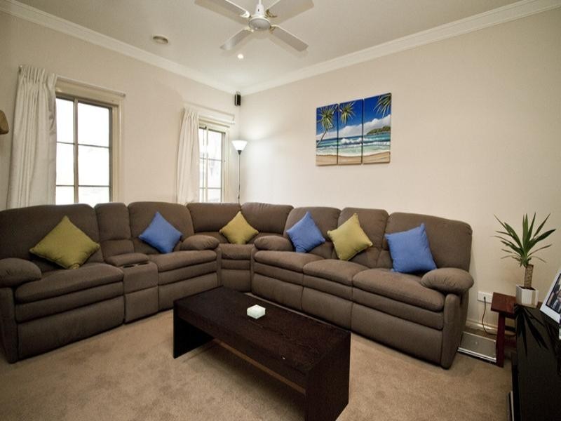 2/4 Lyell Parade, Greensborough VIC 3088