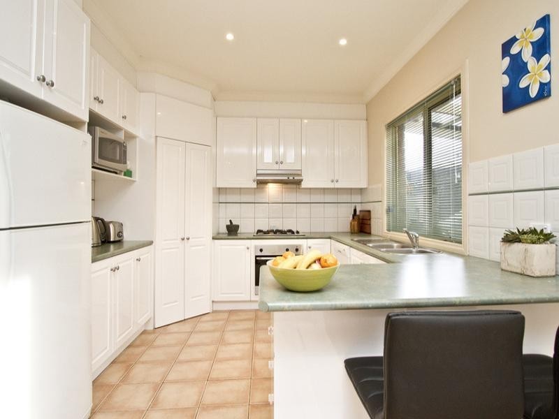 2/4 Lyell Parade, Greensborough VIC 3088