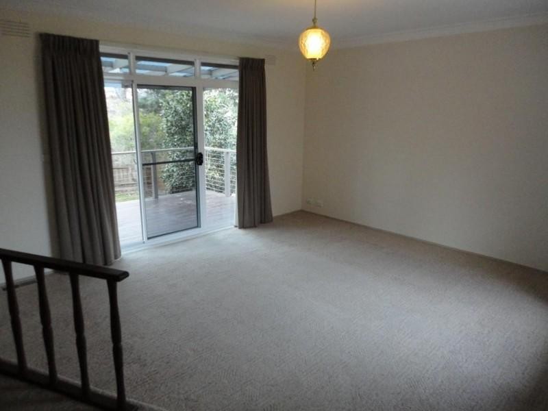 34 Pinehills Drive, Greensborough VIC 3088