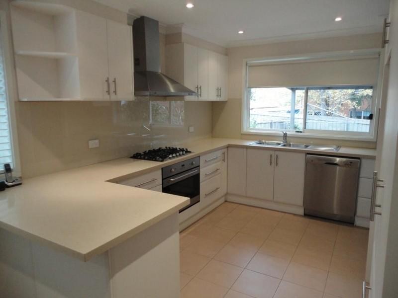 34 Pinehills Drive, Greensborough VIC 3088