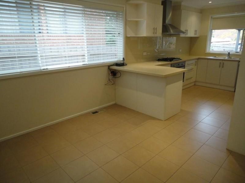 34 Pinehills Drive, Greensborough VIC 3088