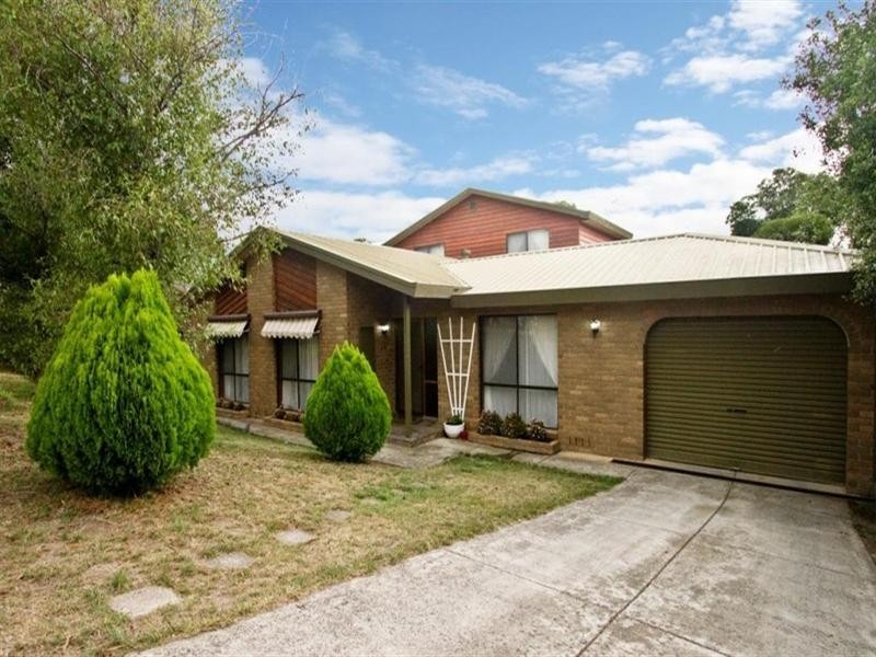 33 Stonnington Drive, Watsonia North VIC 3087