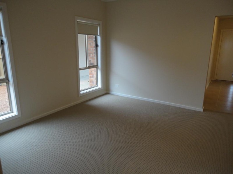 8 Angora Crescent, Doreen VIC 3754