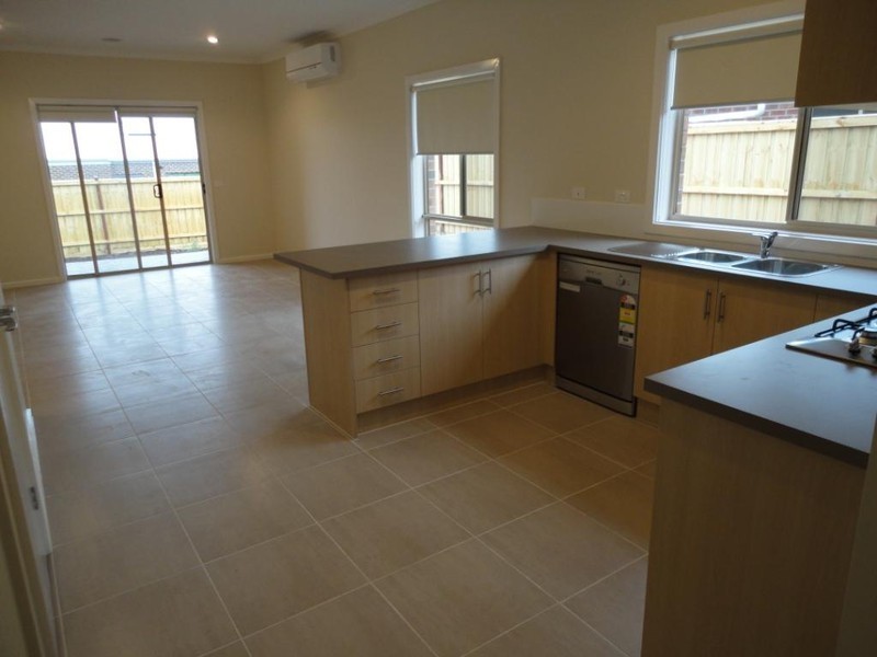 8 Angora Crescent, Doreen VIC 3754