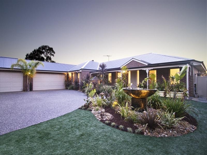 1 Coolong Terrace, Doreen VIC 3754