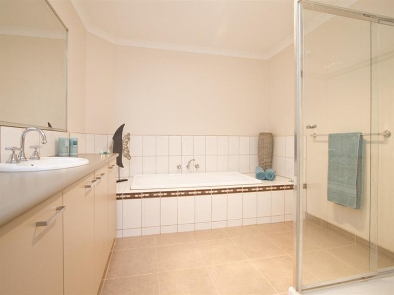 1 Coolong Terrace, Doreen VIC 3754