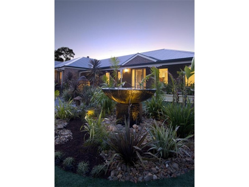 1 Coolong Terrace, Doreen VIC 3754