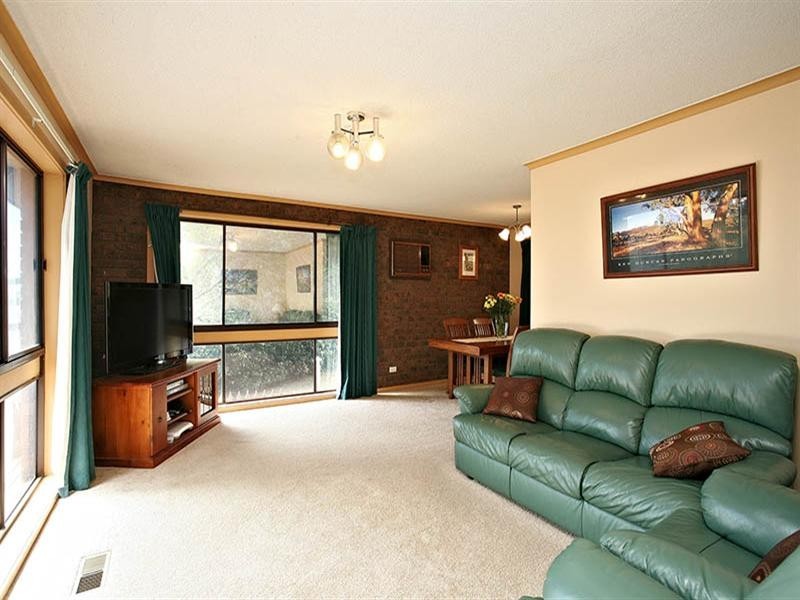 2 Beryl Close, Greensborough VIC 3088