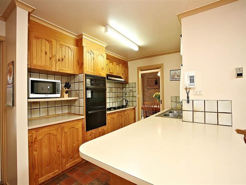 2 Beryl Close, Greensborough VIC 3088