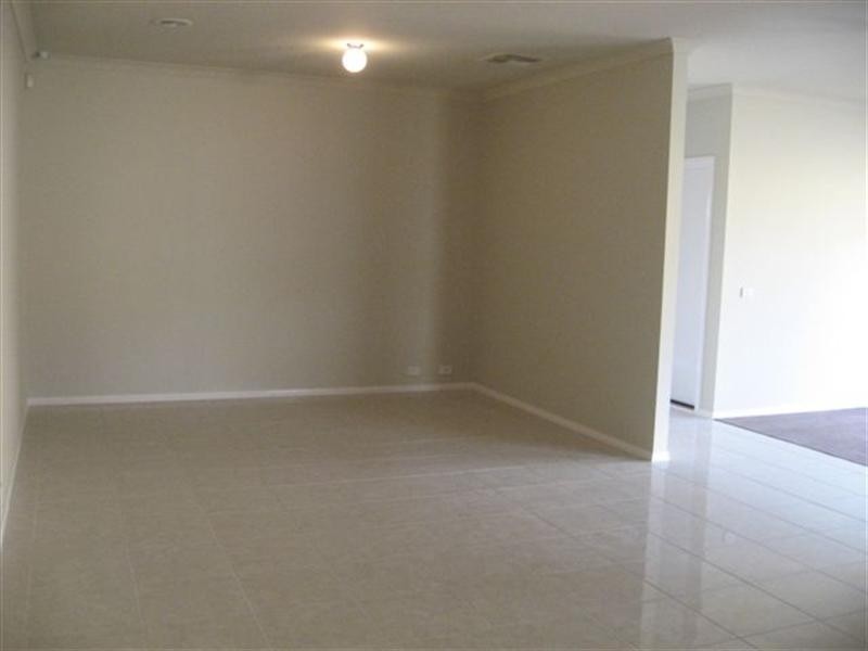 43 Eminence Boulevard, Doreen VIC 3754