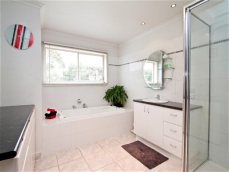 1 St James Court, Watsonia VIC 3087