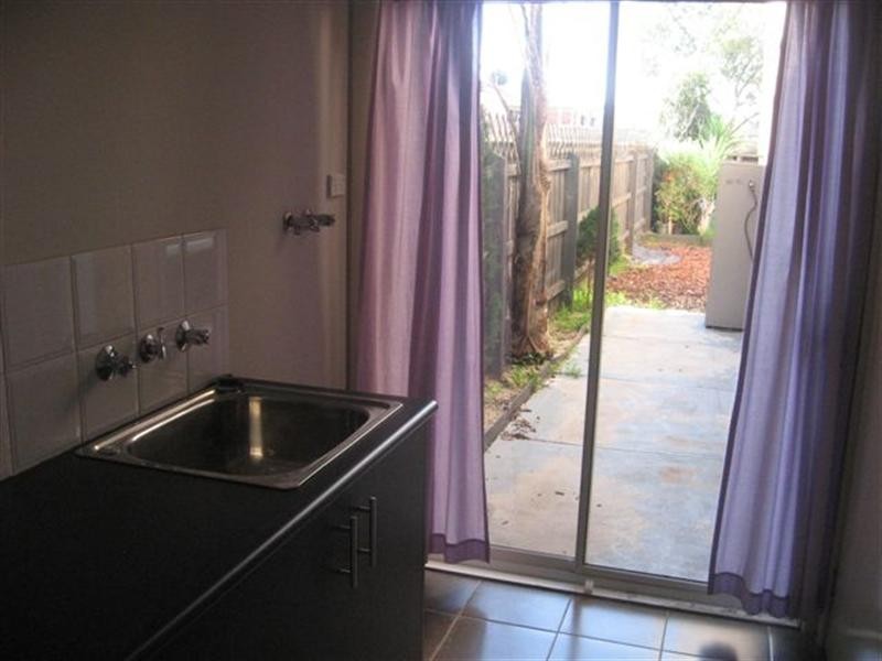 19 Donvale Avenue, Roxburgh Park VIC 3064