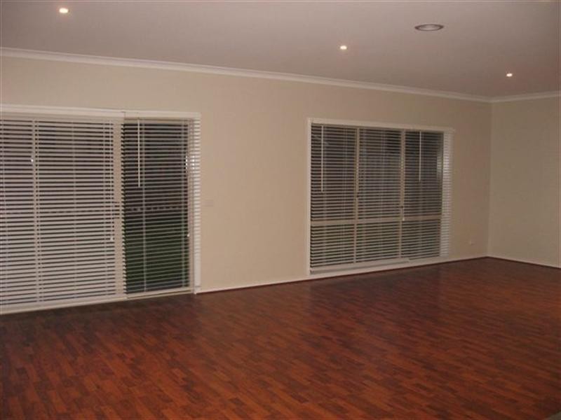 8 Birdwood Court, Doreen VIC 3754