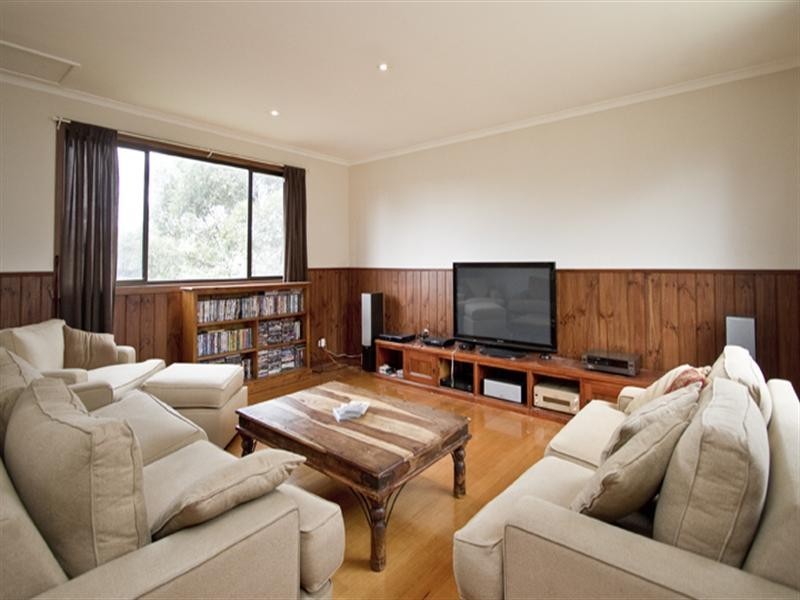 33 Stonnington Drive, Watsonia North VIC 3087